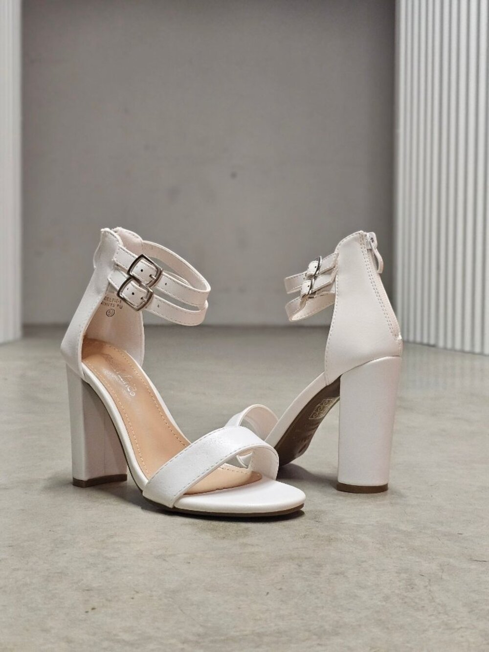 White Block Heel Sandals With Dual Ankle Straps & Back Zipper Closure Open Toe D - Picture 10 of 12